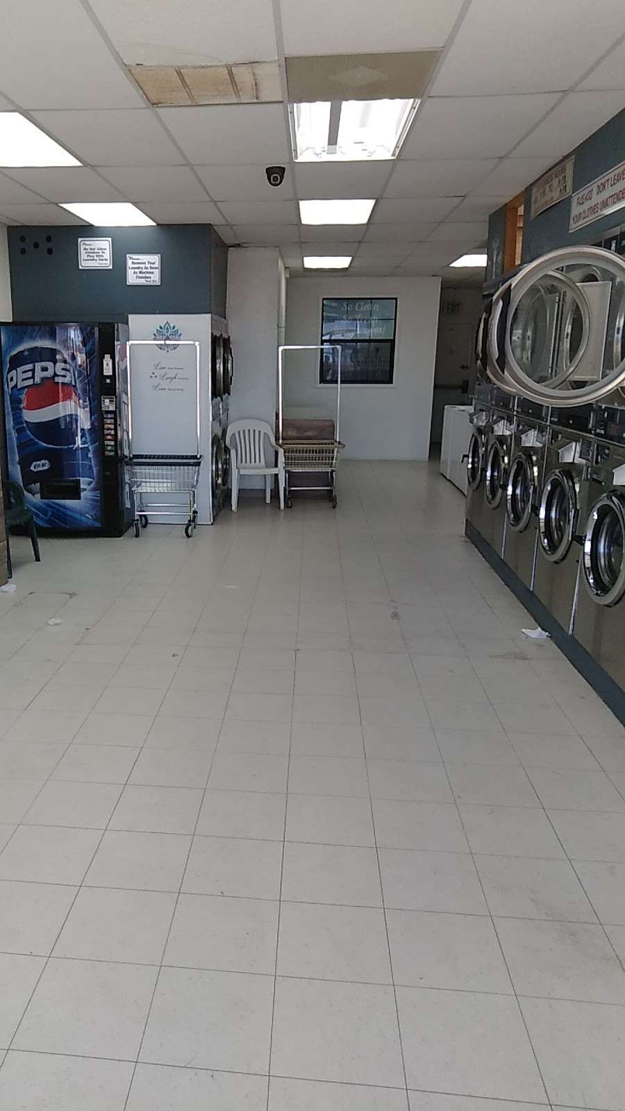 So Clean So Fresh Laundromat | 4401, suite 8, Rosamond, CA 93560, USA | Phone: (661) 886-9193