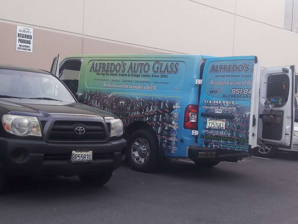 Alfredos Auto Glass Repair Corona | 12847 Temescal Canyon Rd Unit D, Corona, CA 92883, USA | Phone: (951) 847-6846