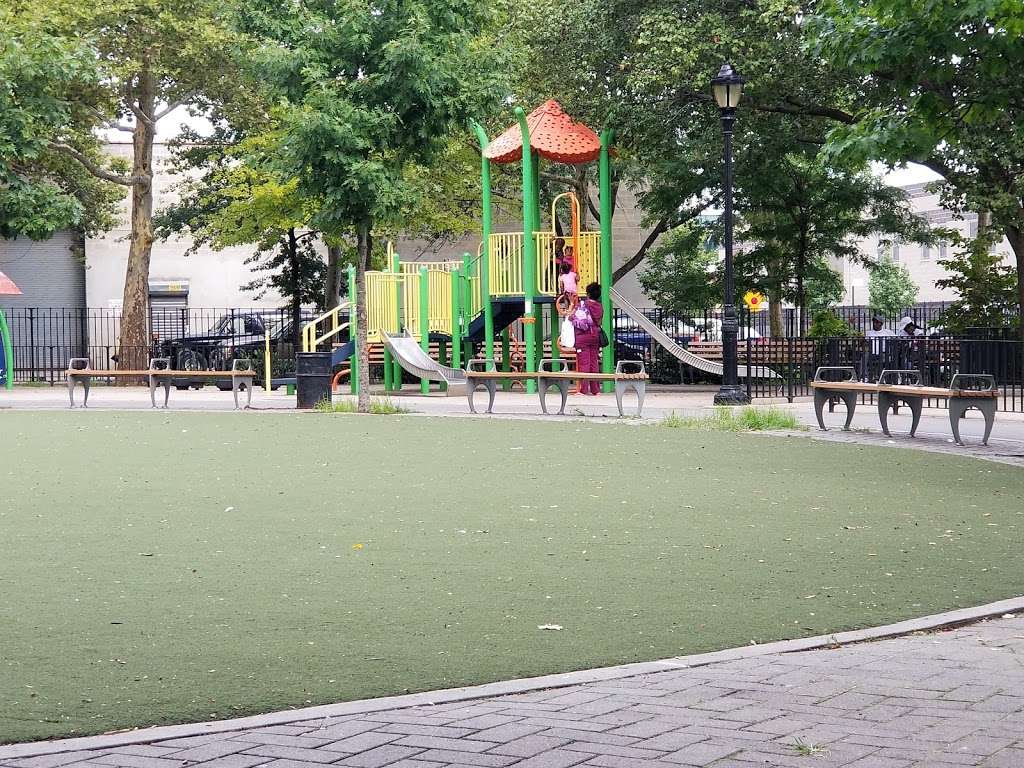 Houston Playground | Glenmore Ave, Brooklyn, NY 11212, USA | Phone: (212) 639-9675