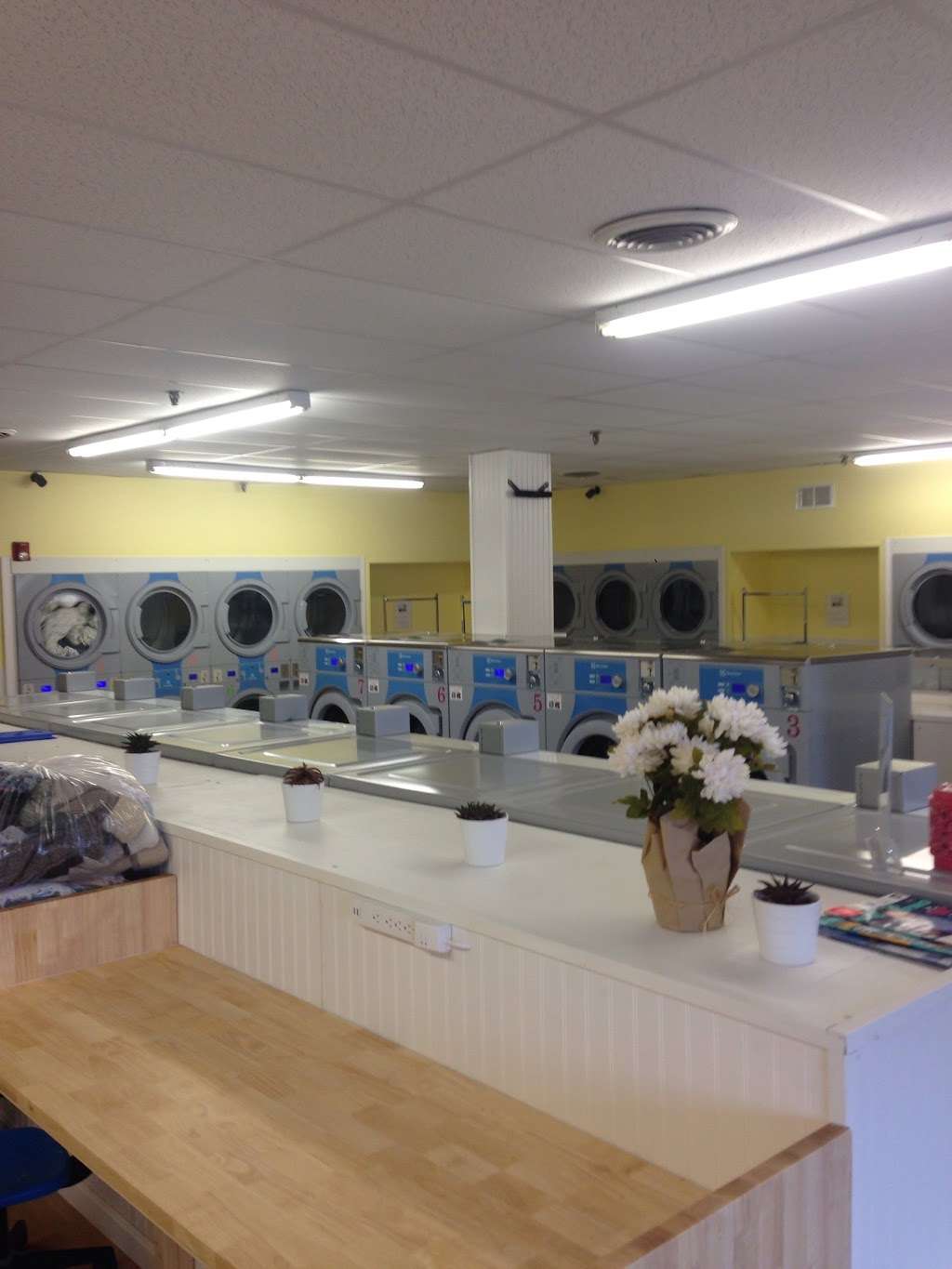 Green Jeans Laundromat | 375 Putnam Pike, Smithfield, RI 02917, USA | Phone: (401) 231-2097