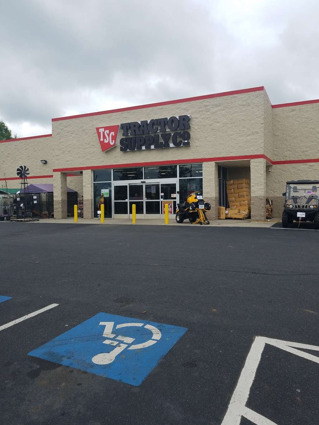 Tractor Supply Co. | 2374 Cross Pointe Dr, Rock Hill, SC 29730, USA | Phone: (803) 980-6115