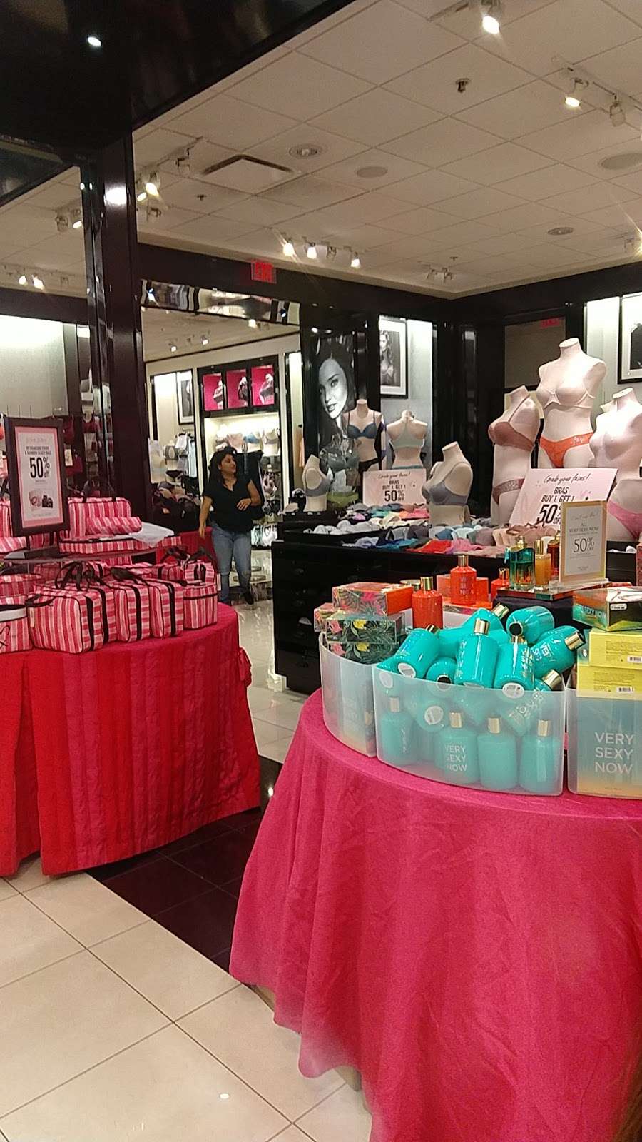 Victorias Secret & PINK | 9828 W Northern Ave #860, Peoria, AZ 85345, USA | Phone: (623) 877-9840