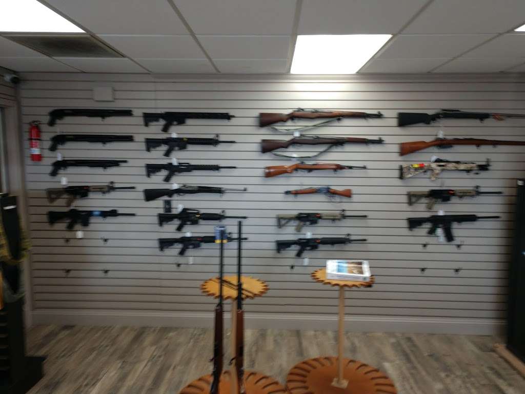 Brightons Guns | 200 Island Plaza Ct, Stevensville, MD 21666, USA | Phone: (410) 643-4788