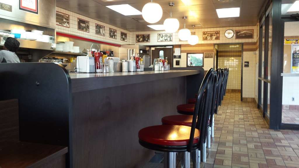 Waffle House | 6840 East Front St, Kansas City, MO 64120 | Phone: (816) 231-8565