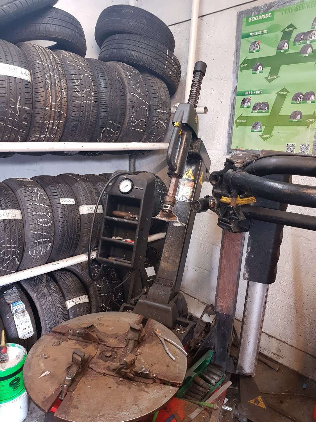 Spinksies Tyres | 69-71 Rochester Rd, Cuxton, Rochester ME2 1AE, UK | Phone: 01634 780380