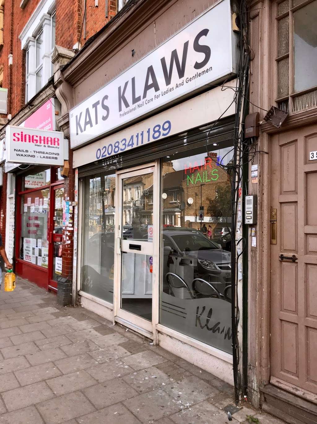 Kats Klaws | 35 Turnpike Ln, Harringay, London N8 0EP, UK | Phone: 020 8341 1189