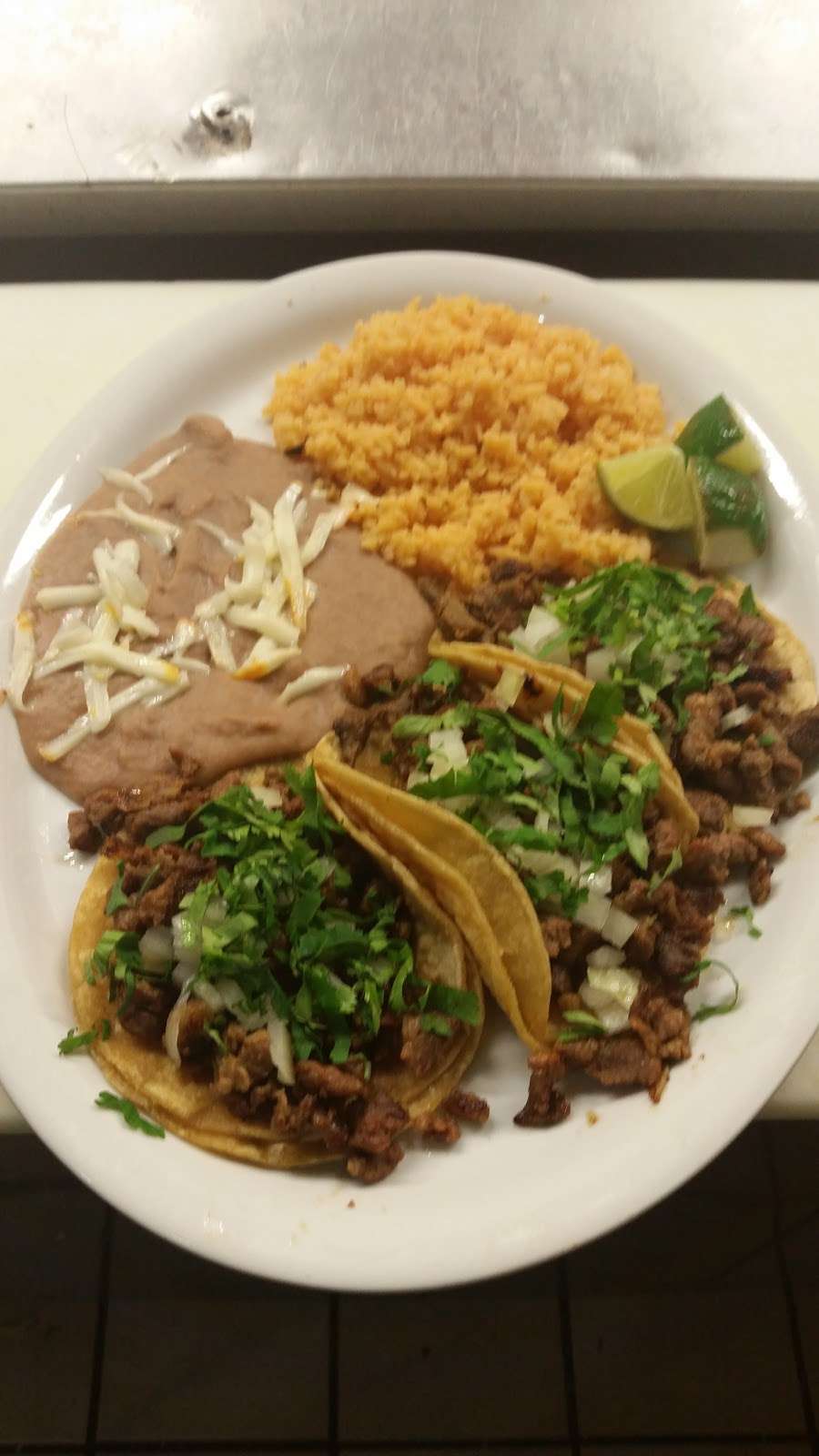 La Casita Mexican Restaurant | 9681, 201 E Main St, Twin Lakes, WI 53181 | Phone: (262) 448-1760