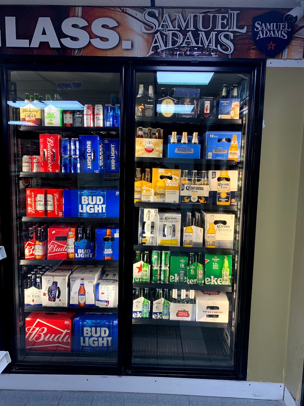 Richdale Convenience Store | 29 Smith St, Marblehead, MA 01945, USA | Phone: (781) 631-4869