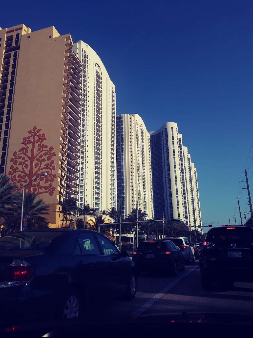 Collins Av & Atlantic Av | Sunny Isles Beach, FL 33160, USA