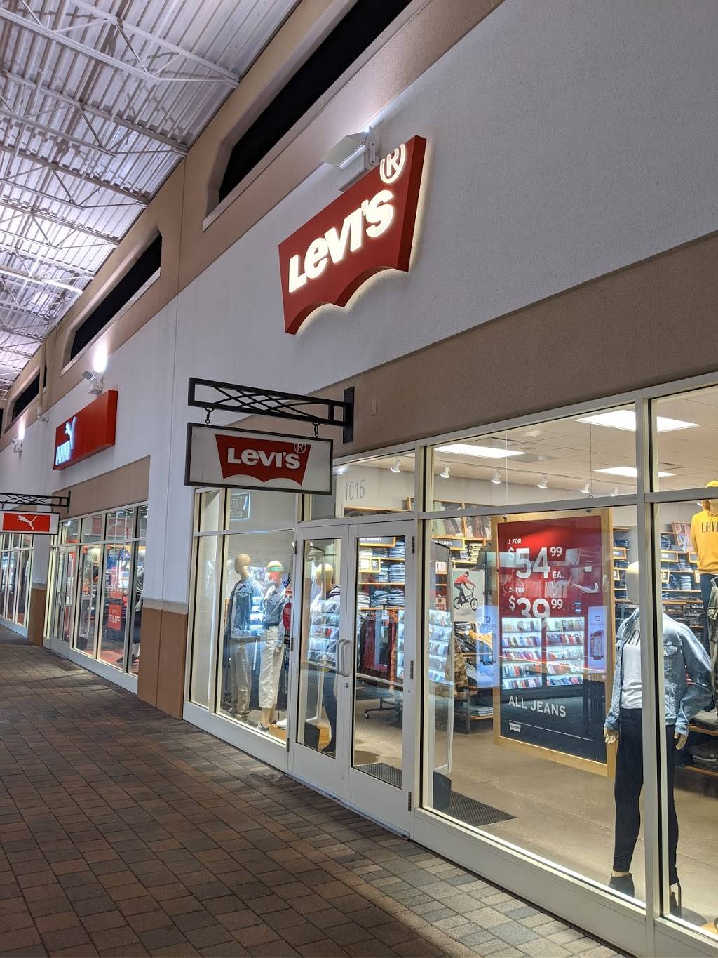 Levis Outlet Store at Grand Prairie Premium Outlets | 2950 West, I-20 Suite 1015, Grand Prairie, TX 75052, USA | Phone: (972) 602-9788
