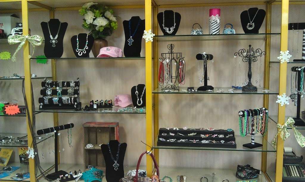 Oak Spring Bling | 15205 Bushy Park Rd, Woodbine, MD 21797 | Phone: (443) 745-5067