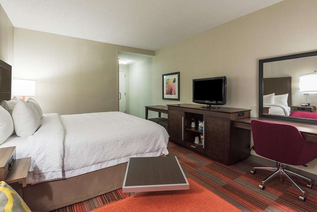 Hampton Inn Charlotte-Uptown | 530 E Martin Luther King Jr Blvd, Charlotte, NC 28202, USA | Phone: (704) 373-0917