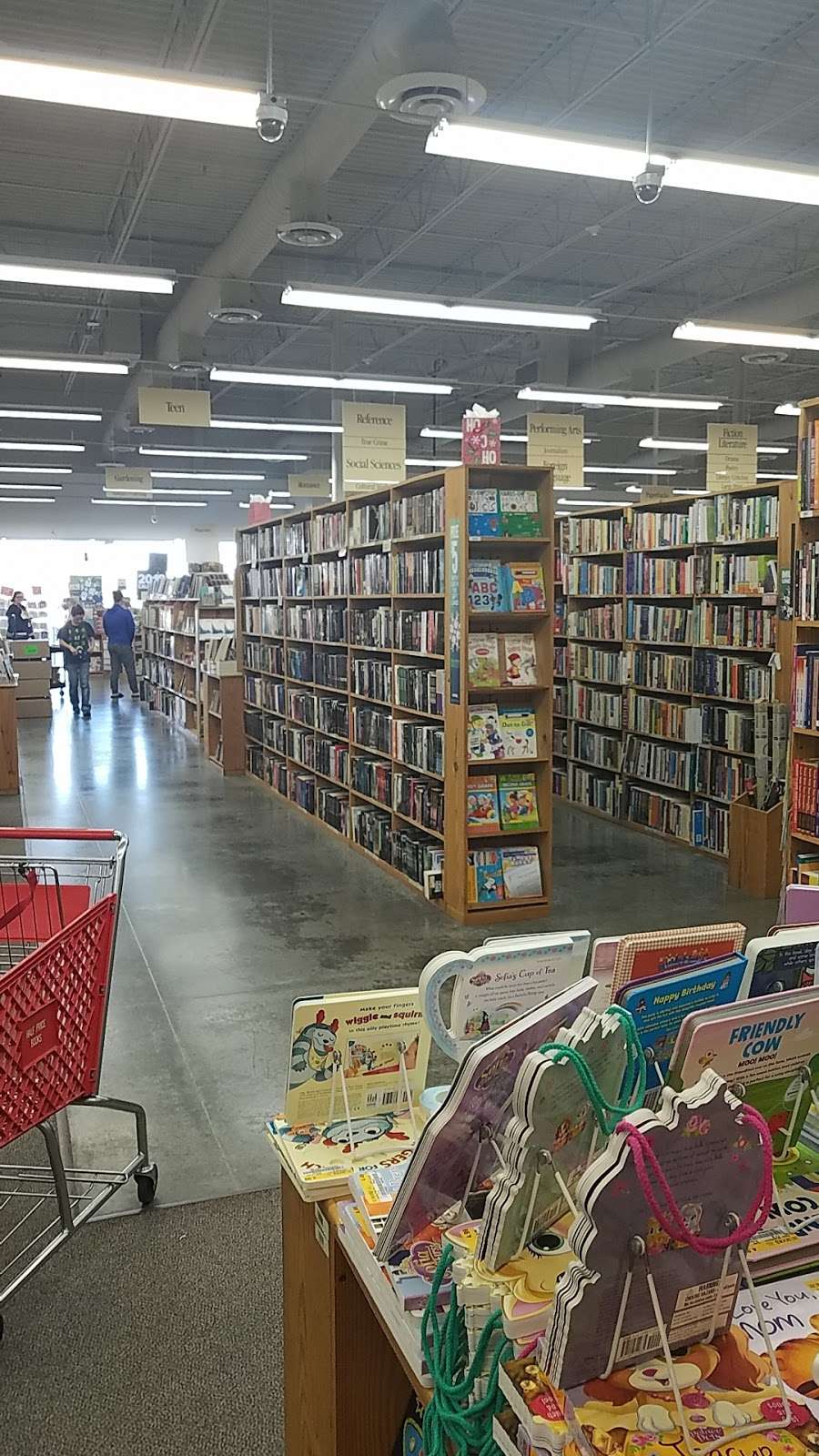 Half Price Books | 3085 N President George Bush Hwy, Garland, TX 75040, USA | Phone: (972) 276-1401
