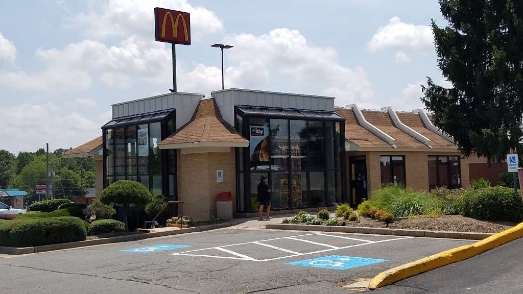 McDonalds | 21730 Towncenter Plaza, Sterling, VA 20164, USA | Phone: (703) 433-0860