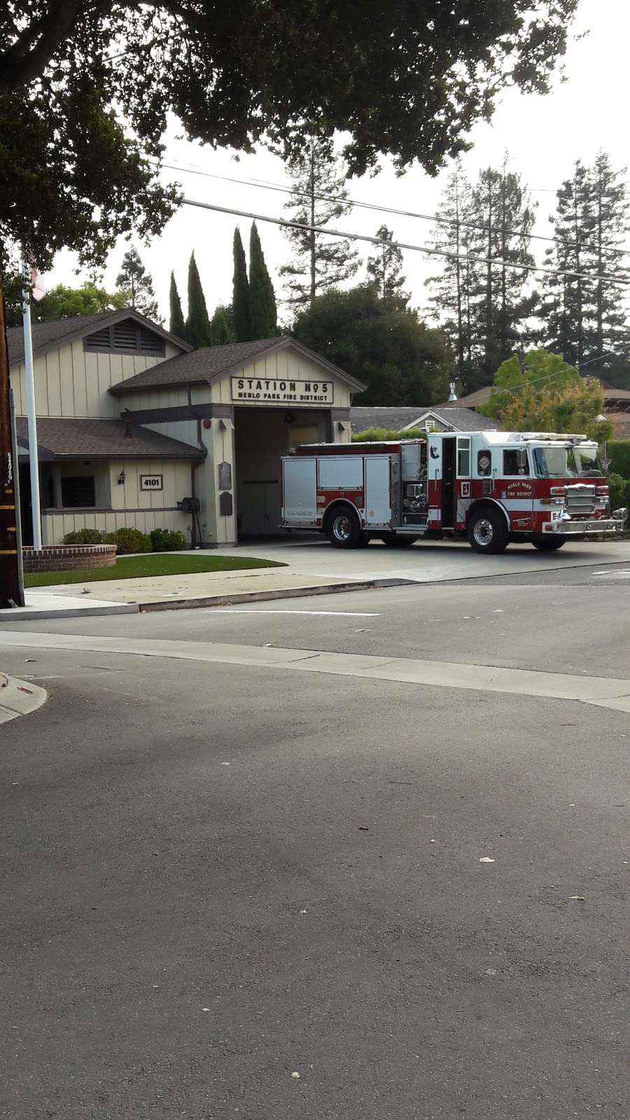 Fire Station No 5 - Menlo Park Fire District | 4101 Fair Oaks Ave, Menlo Park, CA 94025, USA | Phone: (650) 688-8400