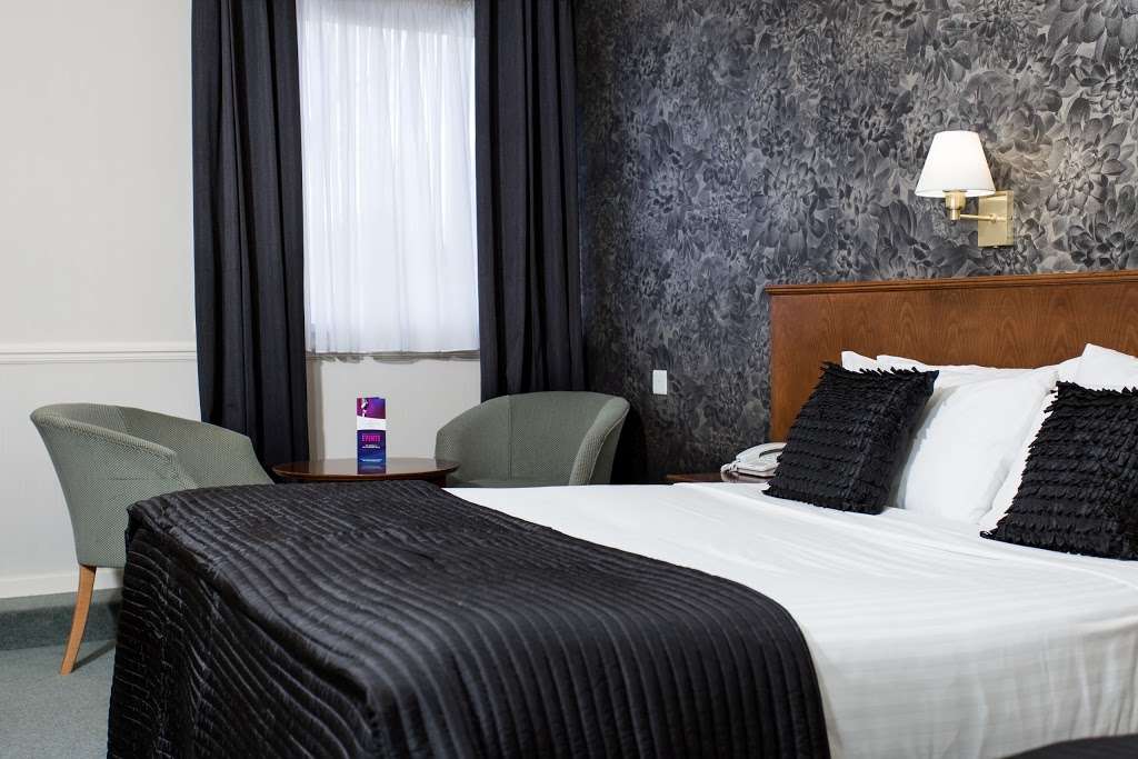 The Clarendon Hotel - Blackheath | 8-16 Montpelier Row, Blackheath, London SE3 0RW, UK | Phone: 020 8318 4321