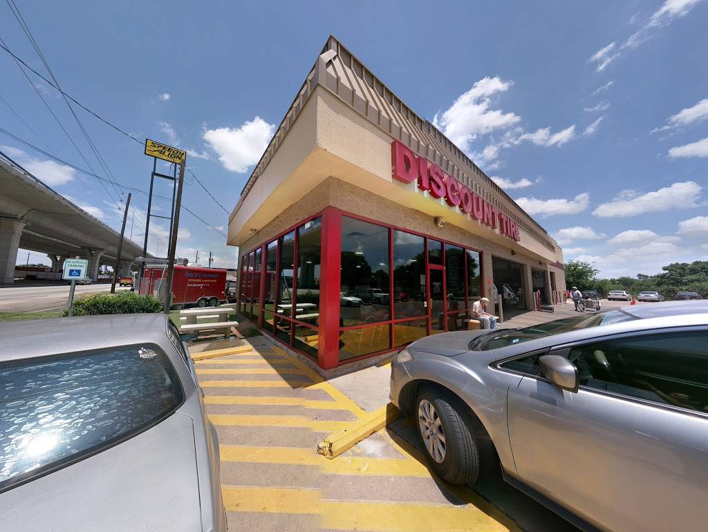 Discount Tire | 8219 Research Blvd, Austin, TX 78758, USA | Phone: (512) 339-9796