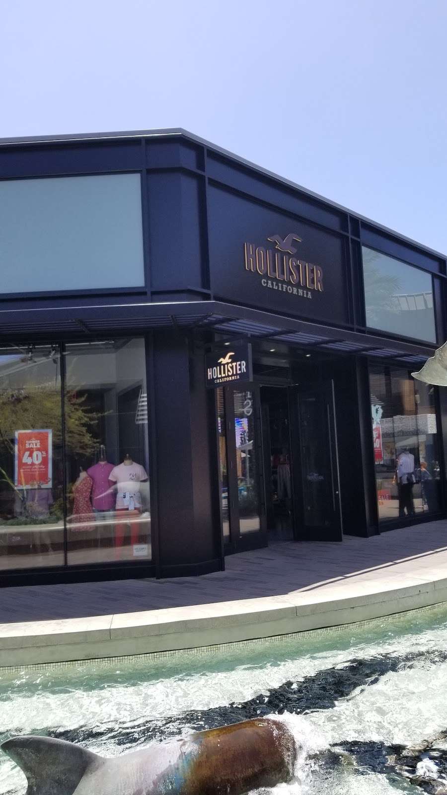 Hollister Co. | 4373 La Jolla Village Dr #170, San Diego, CA 92122 | Phone: (858) 678-0681