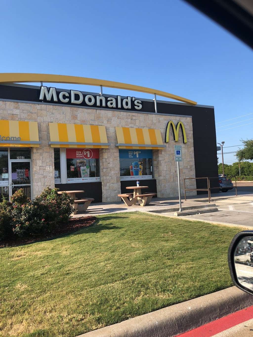 McDonalds | 7007 W Wheatland Rd, Dallas, TX 75249, USA | Phone: (972) 298-9266