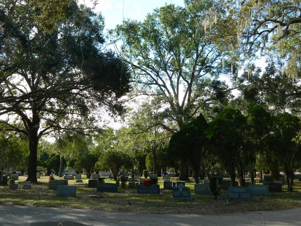 Wildwood Cemetery | 985 Square Lake Dr, Bartow, FL 33830, USA