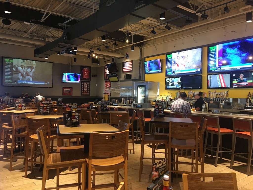 Buffalo Wild Wings | 2540 New, Sutton Rd, Hoffman Estates, IL 60192, USA | Phone: (847) 645-0333