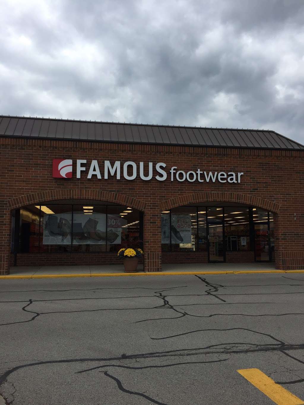 Famous Footwear | 124 Danada Square W, Wheaton, IL 60189, USA | Phone: (630) 480-8414
