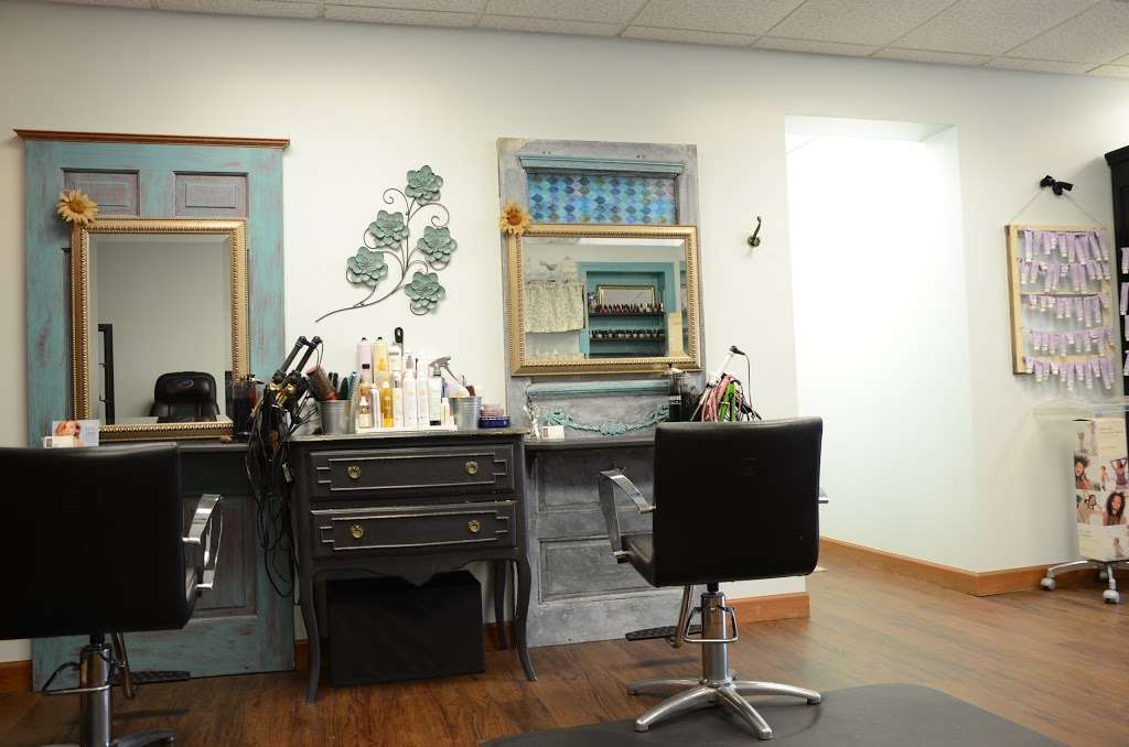 Savvy Hair Gallery & Spa | 427 S Governors Hwy, Peotone, IL 60468, USA | Phone: (708) 792-7234