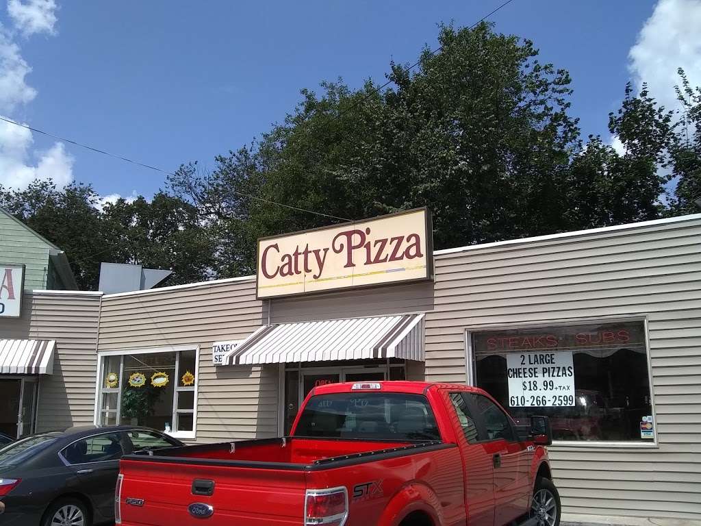 Catty Pizza | 501 2nd St, Catasauqua, PA 18032 | Phone: (610) 266-2599