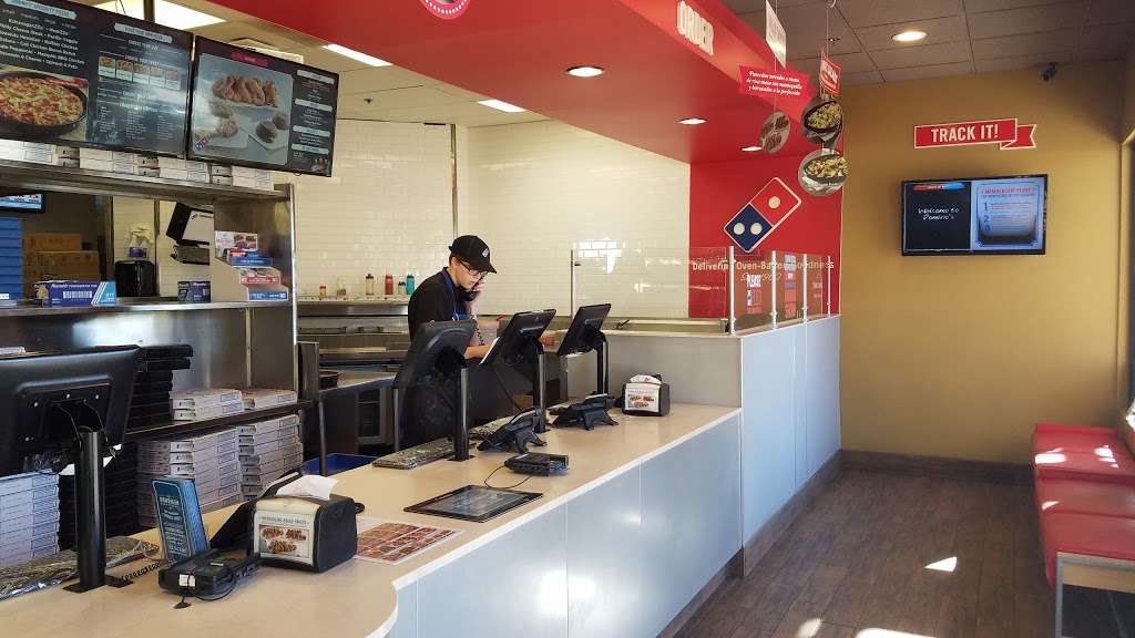 Dominos Pizza | 40404 California Oaks Rd, Murrieta, CA 92562, USA | Phone: (951) 696-0117