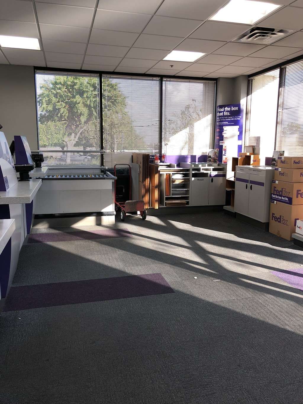 FedEx Ship Center | 16633 Schoenborn St, North Hills, CA 91343 | Phone: (800) 463-3339