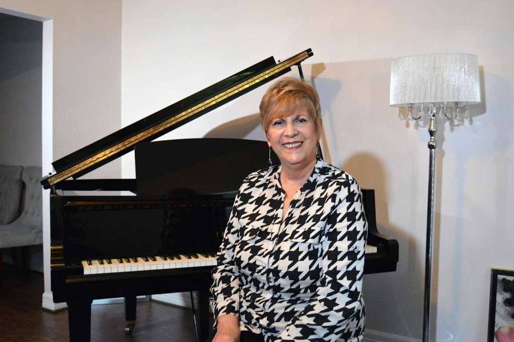 Lauries Music Studio - Piano & Voice Lessons | 3202 Creek Shadows Dr, Kingwood, TX 77339, USA | Phone: (713) 377-0590