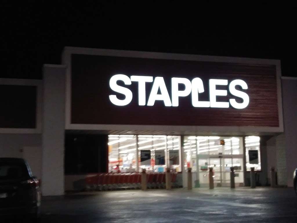 Staples | 2106 W Morthland Dr, Valparaiso, IN 46383, USA | Phone: (219) 464-9005