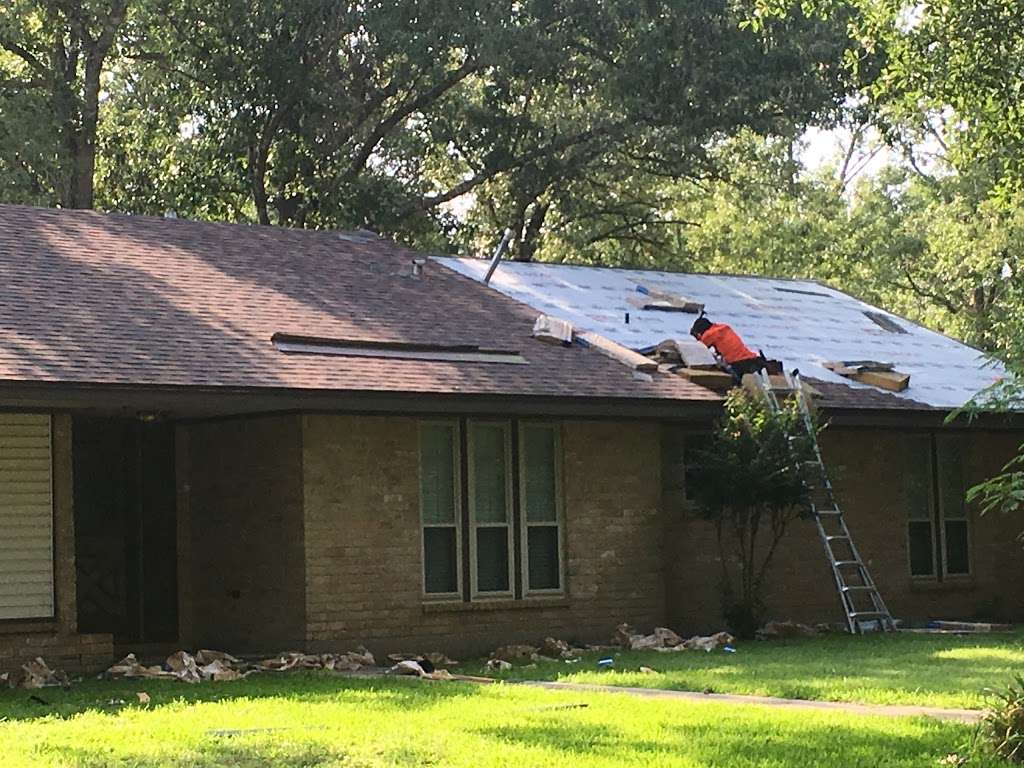 Roofing Montgomery Tx | 33 Presidio Rd, Montgomery, TX 77356, USA | Phone: (936) 202-3800