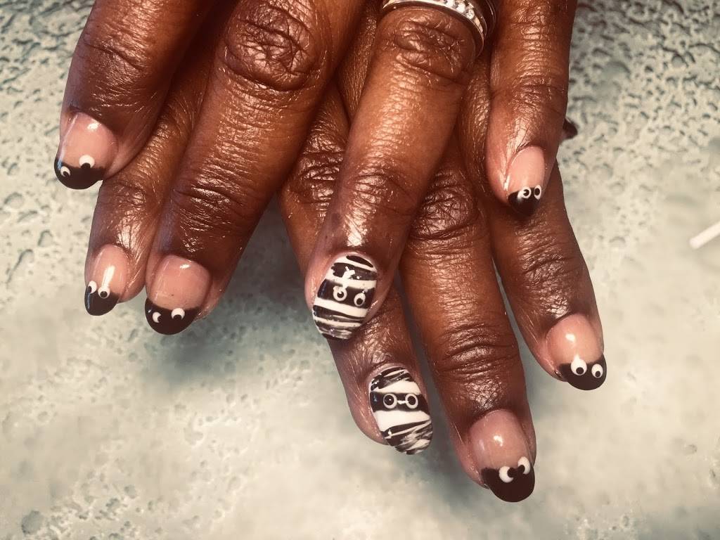 Lola Nails & Spa | 4218 Bishop Ln, Louisville, KY 40218, USA | Phone: (502) 290-4979