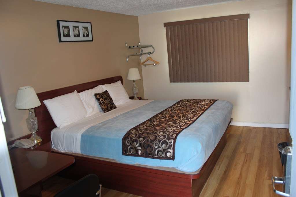 Budget Inn | 400 Carman Mill Rd, Massapequa, NY 11758, USA | Phone: (516) 795-4800