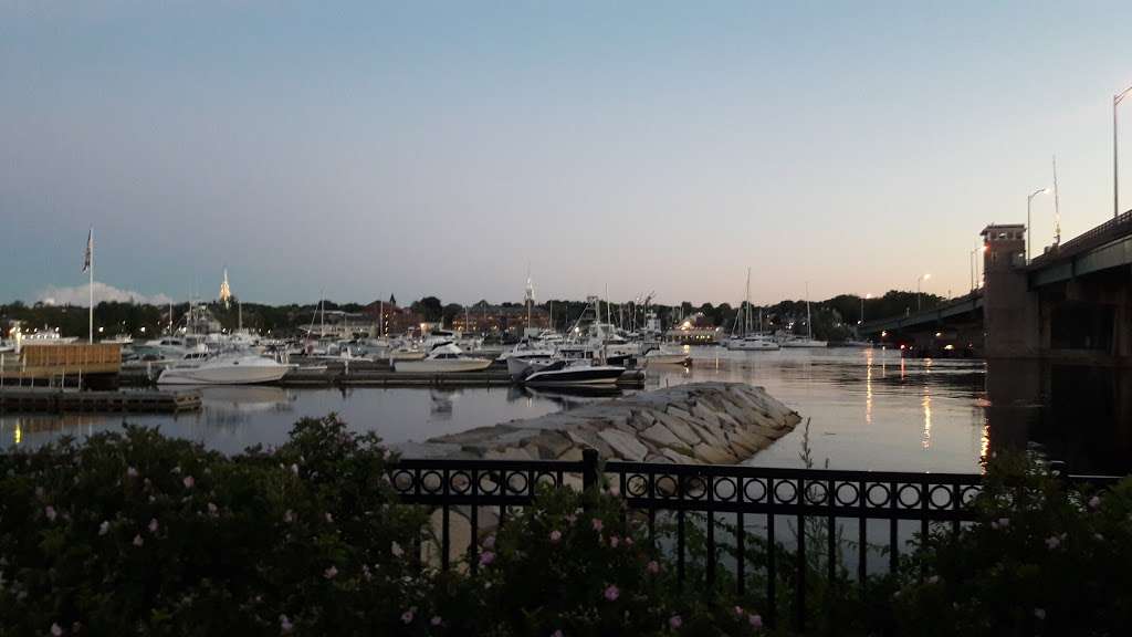 Bridge Marina on the Merrimack River | 179 Bridge Rd, Salisbury, MA 01952, USA | Phone: (978) 465-1153