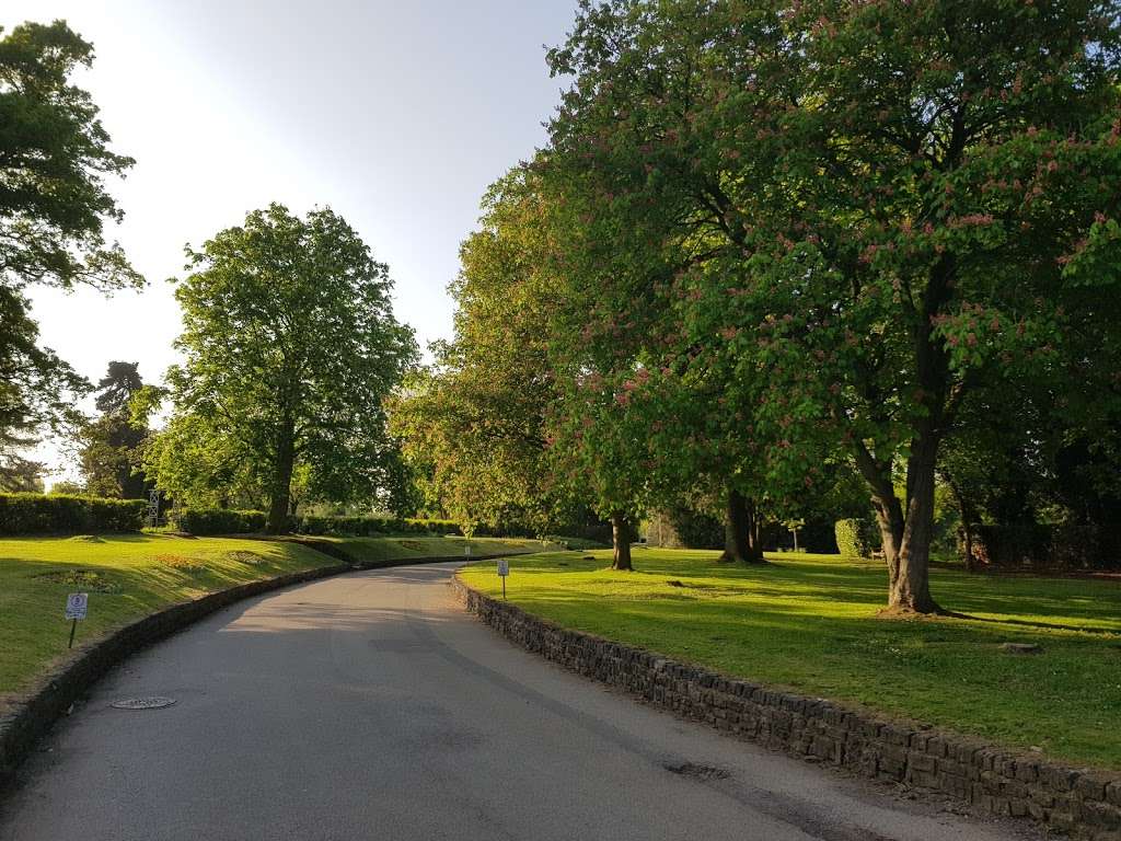 Hendon Cemetery & Crematorium | Holders Hill Rd, London NW7 1NB, UK | Phone: 020 8359 3370