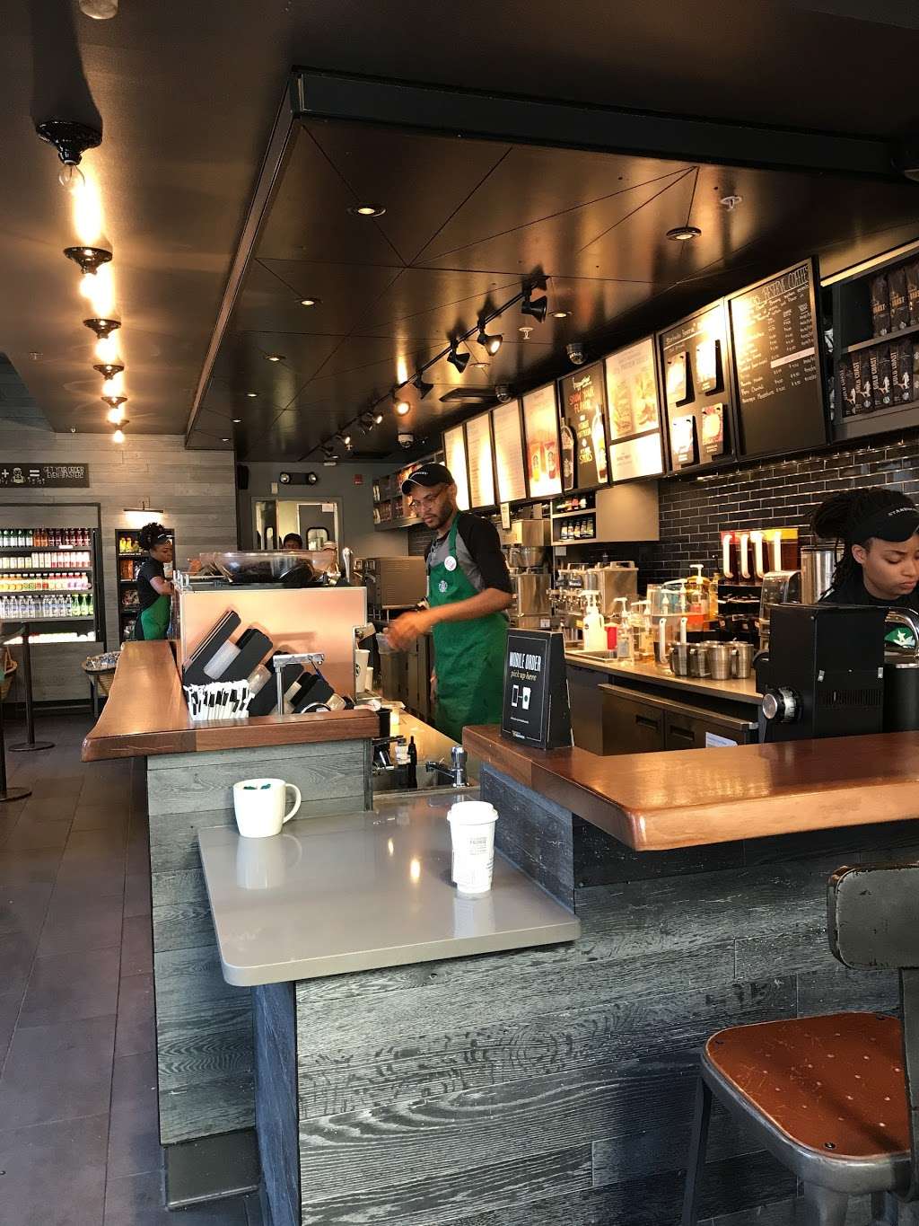 Starbucks | 57-63 N 3rd St, Philadelphia, PA 19106, USA | Phone: (215) 922-3890
