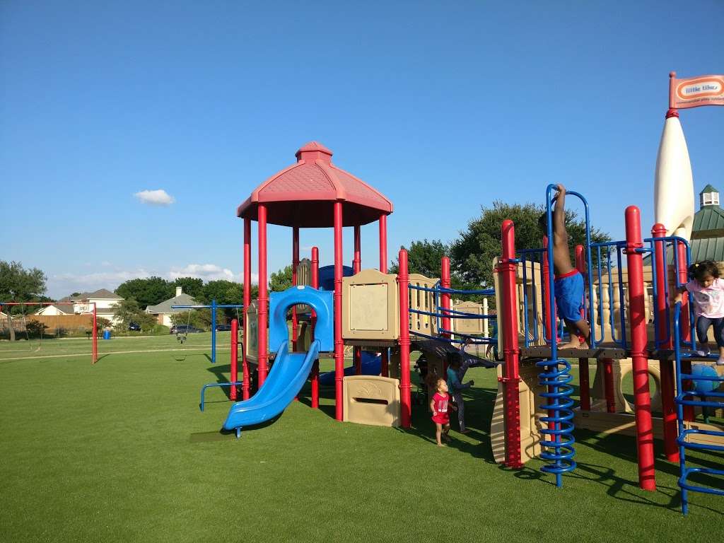 Oak Hills Splash Park | 1225 Royal Palm Ln, Carrollton, TX 75007, USA | Phone: (972) 466-3080