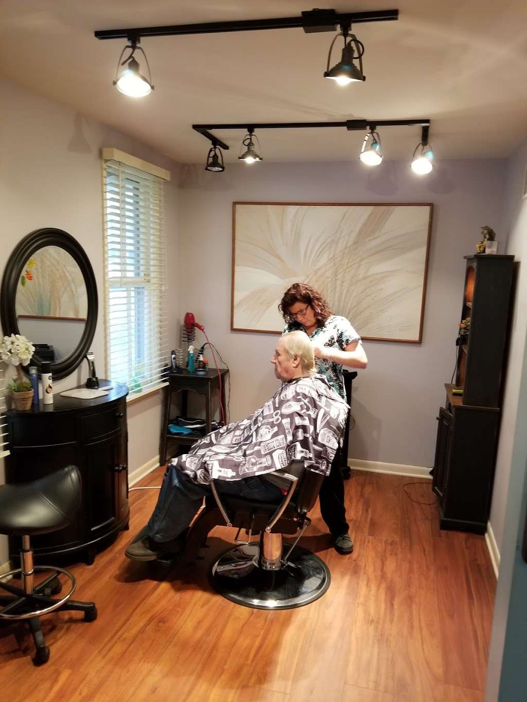 Shear Magic Traveling Hair Salon | 105 W Penn Ave, Robesonia, PA 19551, USA | Phone: (717) 222-1317