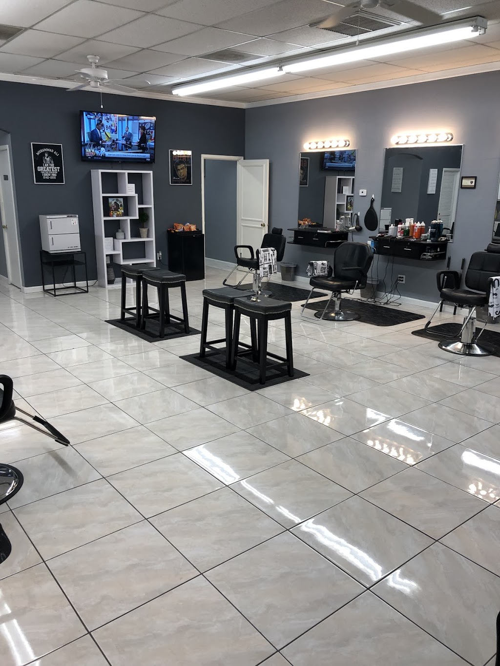 Top Notch Barber and Salon Studios | 213 N Litchfield Rd, Goodyear, AZ 85338, USA | Phone: (623) 215-8054