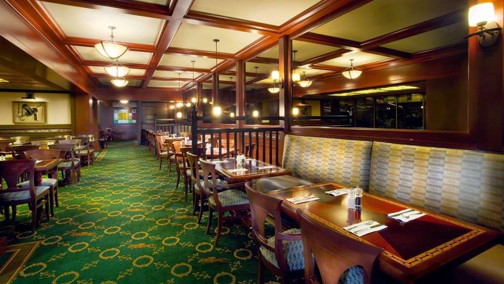 The Turf Club Lounge | 1960 Broadway, Orlando, FL 32830 | Phone: (407) 939-3463