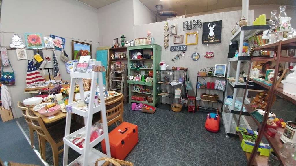 P. Pickers Vintage Mart | 1247, 211, S 2nd St, Odessa, MO 64076 | Phone: (816) 653-2269