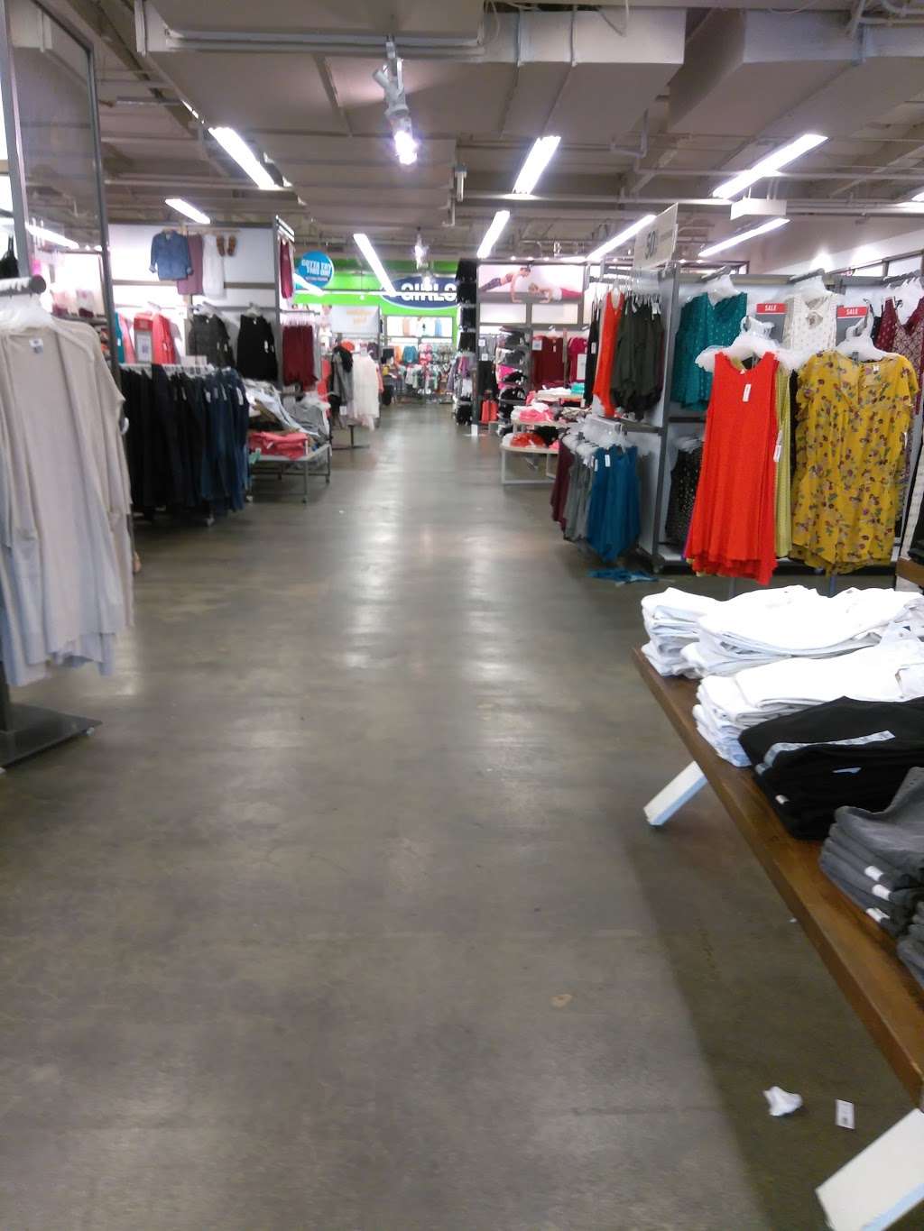 Old Navy | 2899 El Camino Real, Tustin, CA 92782, USA | Phone: (714) 505-2801