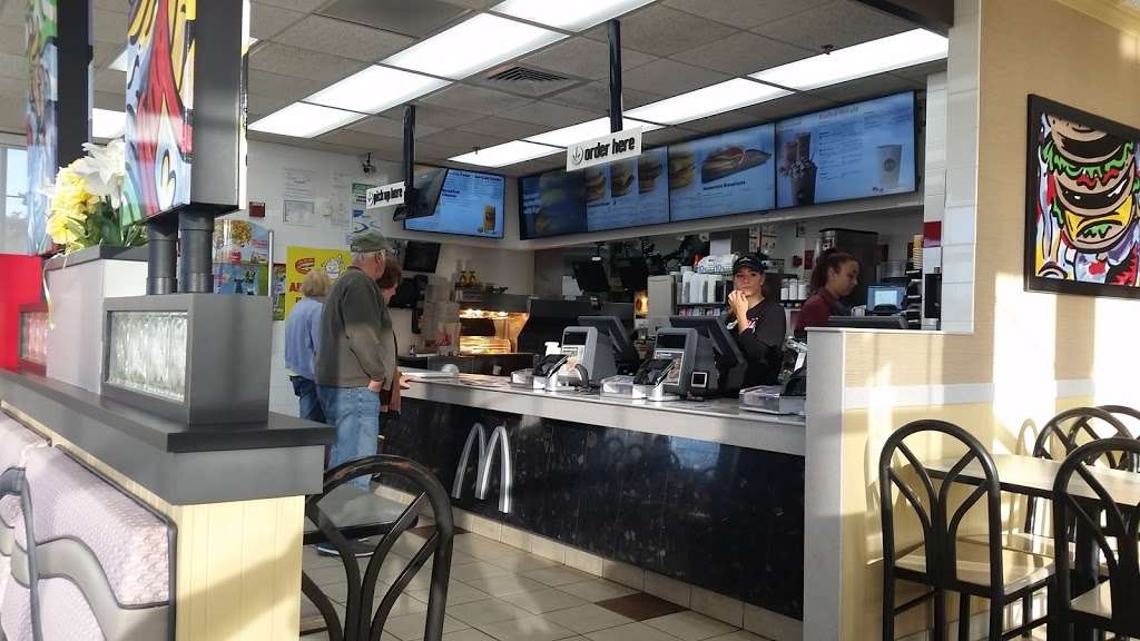 McDonalds | 131 Sunrise Hwy, West Islip, NY 11795, USA | Phone: (631) 661-2800