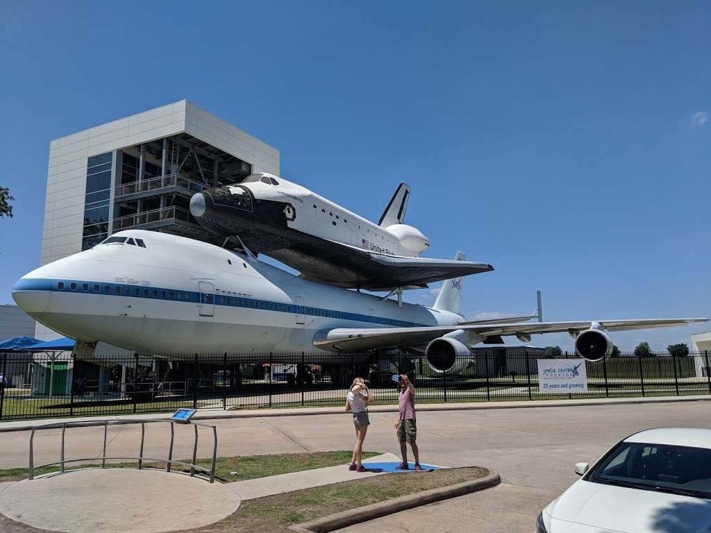 Independence Plaza at Space Center Houston | 1601 NASA Road 1, Houston, TX 77058, USA | Phone: (281) 244-2100