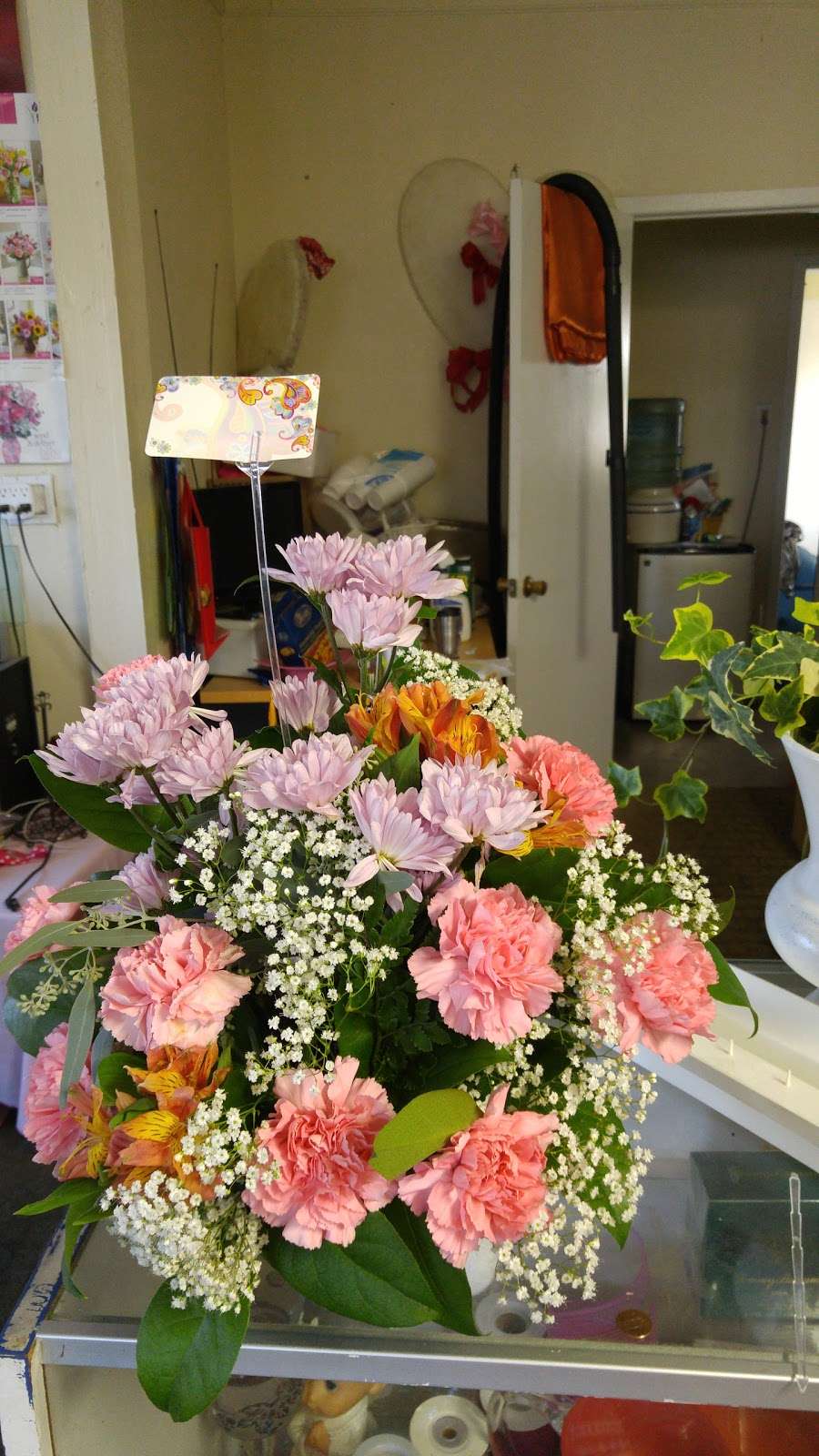 Noras Flowers | 10616 Jurupa Rd, Mira Loma, CA 91752, USA | Phone: (951) 685-3230