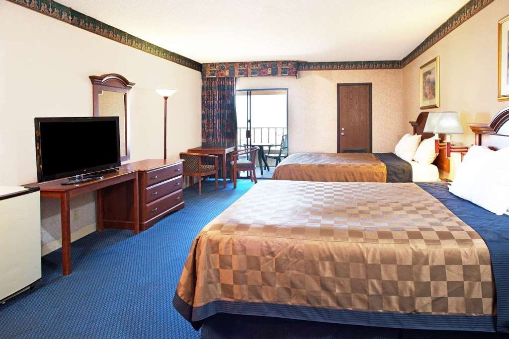 Travelodge Ocean Front | 17205 Pacific Coast Hwy, Sunset Beach, CA 90742, USA | Phone: (714) 840-2431