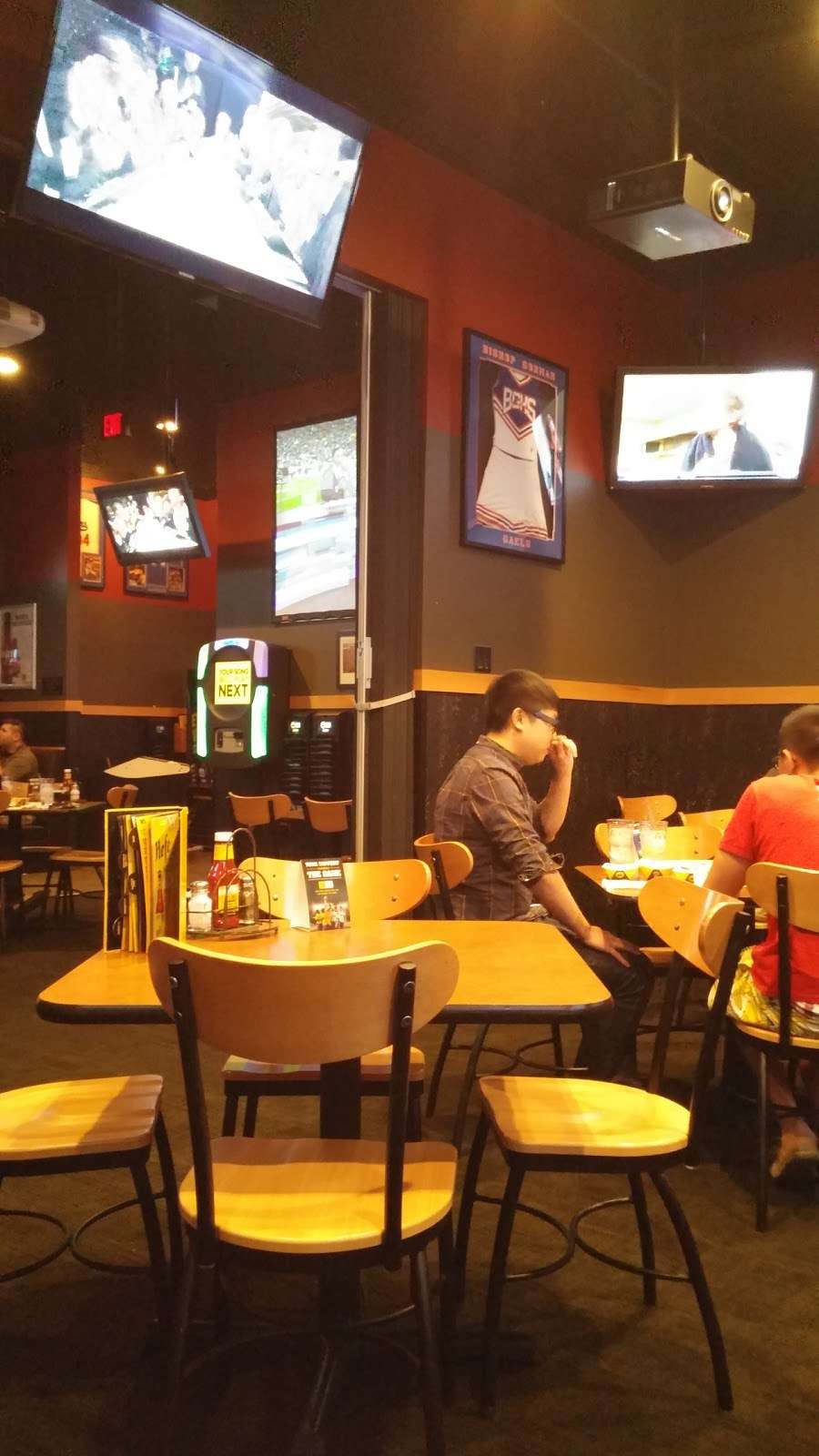 Buffalo Wild Wings | 4280 S Hualapai Way #108, Las Vegas, NV 89147, USA | Phone: (702) 251-3911