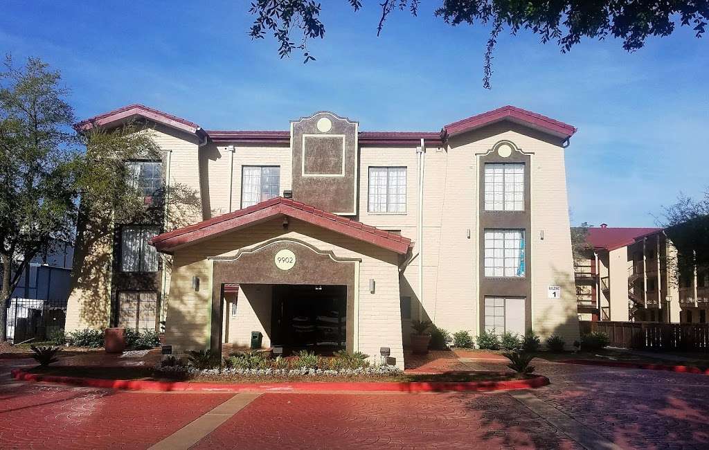 Red Roof Inn & Suites Houston - Hobby Airport | 9902 Gulf Fwy, Houston, TX 77034 | Phone: (713) 941-0900